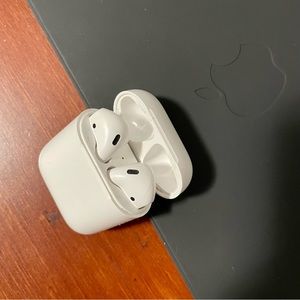 Apple AirPods Generation 1